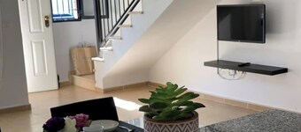 Sunny Townhouse Near Zenia & Pools EB4