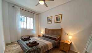 2 室のベッドルーム、アイロン / アイロン台、WiFi、ベッドシーツ
