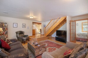 Televisión, videojuegos, reproductor de DVD y libros 