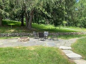 Outdoor dining - Stone Creek Farm (Easton)