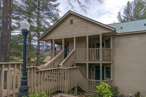 Apple Valley 02 at Rumbling Bald