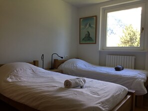 2 dormitorios, tabla de planchar con plancha, wifi y ropa de cama