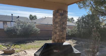 Fully furnished house - 15 minutes to White Sands/10 mins to Holloman AFB