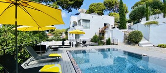 Beautiful 5 bedroom, 4 bathroom villa on Cap D’Antibes with direct sea view