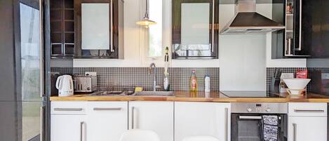 Réfrigérateur, micro-ondes, four, lave-vaisselle