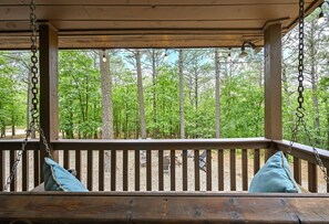Property grounds - Pet-Friendly Cabin with Hot Tub (Broken Bow)