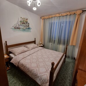 2 chambres, fer et planche à repasser, Wi-Fi, draps fournis