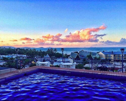 Ocean View 16 1 Bedroom Pool & Spa Wi-Fi