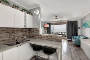 Interior - Ocean View 16A Studio Pool & Spa Wi-Fi (Airlie Beach)