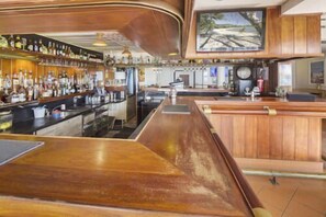 Bar (on property) - Ocean View 16A Studio Pool & Spa Wi-Fi (Airlie Beach)