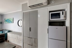 Interior - Ocean View 16A Studio Pool & Spa Wi-Fi (Airlie Beach)