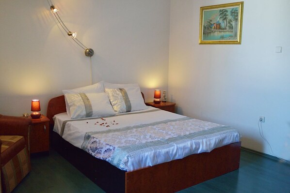 1 bedroom, WiFi - BUCHAREST SHORT TERM & LONG TERM APARTMENTS - CAPITOL DE LUX 2 ROOMS (București)