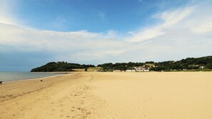 Tæt på stranden