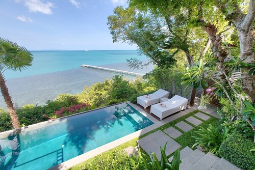 The Headland Villa 2, stunning beachfront, Samui