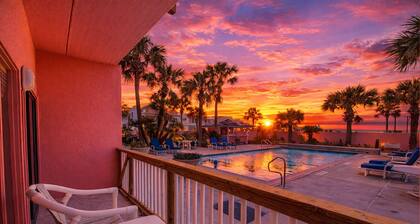 Beachfront Boutique Resort - Stunning Modern Chic Condo - Casa Condo 100
