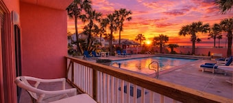 Beachfront Boutique Resort - Stunning Modern Chic Condo - Casa Condo 100