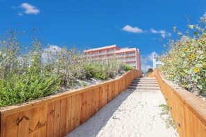 Property grounds - Beachfront Boutique Resort | Stunning Modern Chic Condo | Casa Condo 100 (Port Aransas)