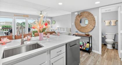 Boutique Beachfront Resort | Sunny Pool View Studio | Casa Condo 207