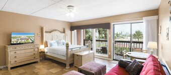 Boutique Beachfront Resort Condominium with Beach Boardwalk | Casa Condo 209