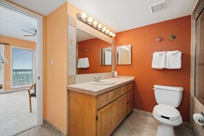 Bathtub, hair dryer, towels - Beachfront Boutique Resort | Blissful Bungalow| Casa Condo 304 (Port Aransas)