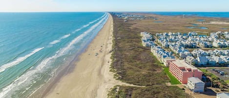 Una spiaggia nelle vicinanze