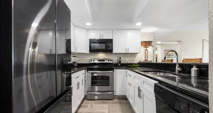 Boutique Beachfront Resort Condominium with Beach Boardwalk | Casa Condo 401