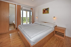 2 bedrooms, WiFi, bed sheets