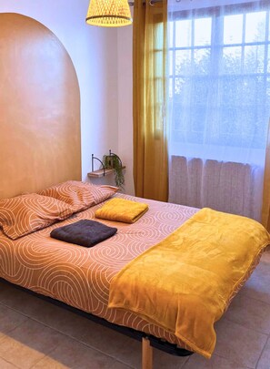 3 bedrooms, desk, travel cot, free WiFi