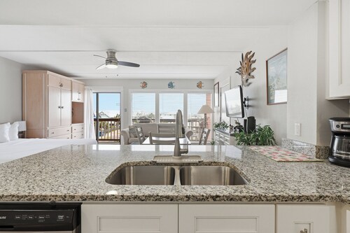 Beachfront Boutique Resort| Coastal Comfort | Casa Condo 408