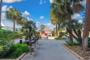 Outdoor dining - Beachfront Boutique Resort| Coastal Comfort | Casa Condo 408 (Port Aransas)