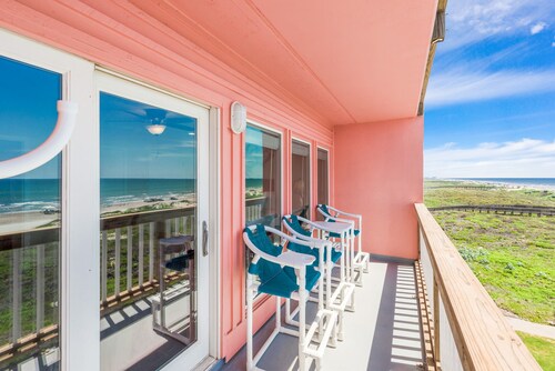 Boutique Beachfront Resort Condominium with Beach Boardwalk | Casa Condo 503