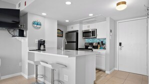 Coffee/tea maker, fridge, microwave, oven - Boutique Beachfront Resort Condominium with Beach Boardwalk | Casa Condo 508 (Port Aransas)