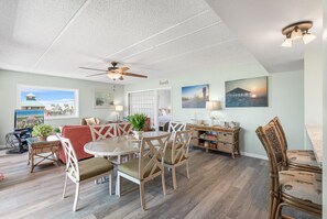Dining - Beachfront Boutique Resort | Seaside Escape| Casa Condo 510 (Port Aransas)