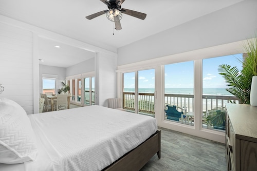 Beachfront Boutique Resort | Luxe Oceanview Penthouse | Casa Condo 602