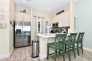 Kühlschrank, Ofen, Herdplatte, Geschirrspüler