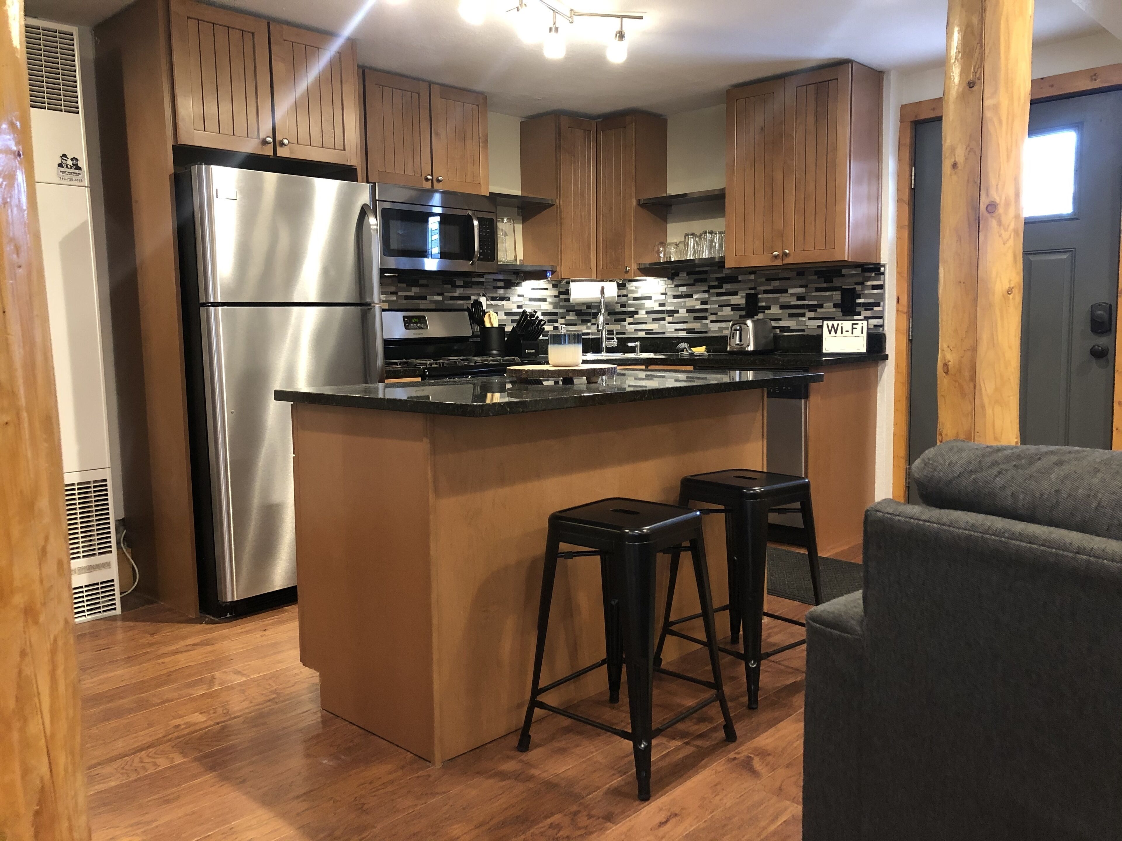 Geladeira, micro-ondas, fogão, cooktop