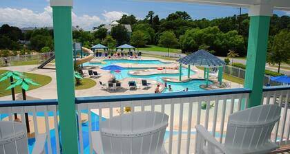 Modern home. Short stays. Amazing pool đââïž Centrally located to shopping & beach!