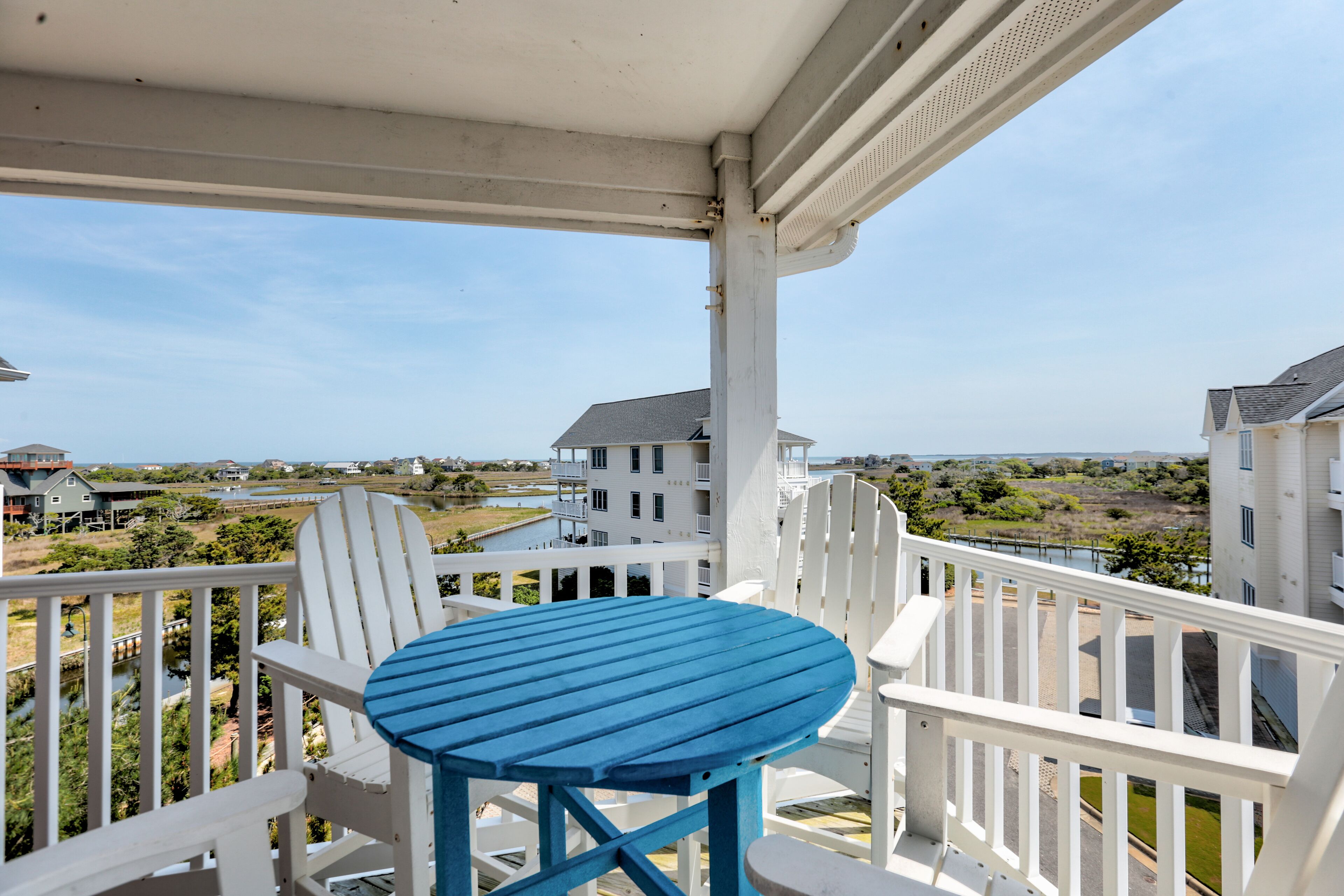 Waterfront Condo w/ Shared Pool, Central AC, Free WiFi, Private Washer/Dryer