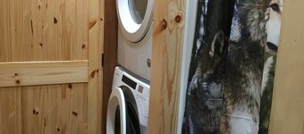 Wolfpack Treehouse - Private Hot Tub