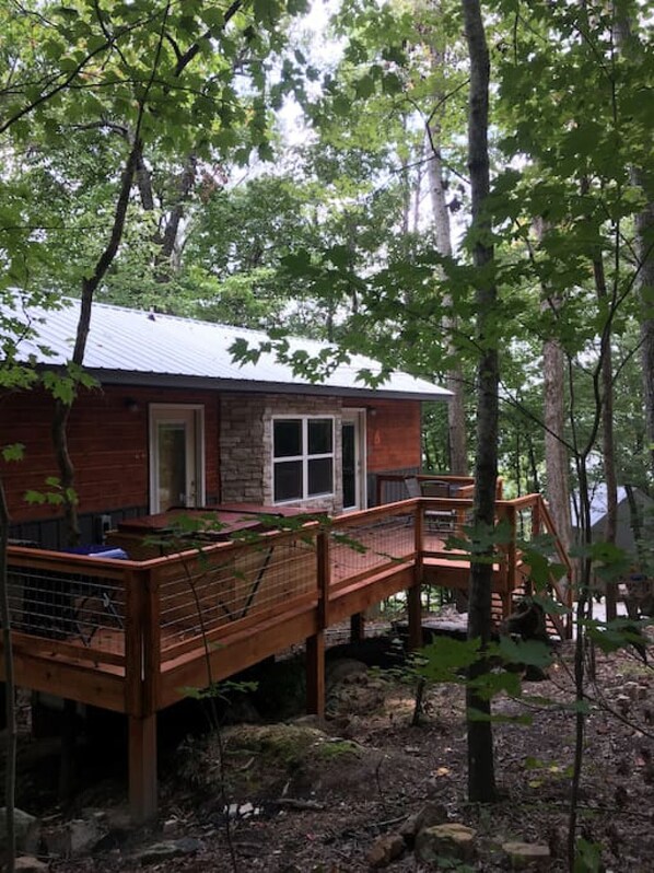 Terrace/patio - NO SUNDAY CHECKINS wolfpack- hot tub- treehouse (Guild)