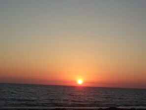 På stranden