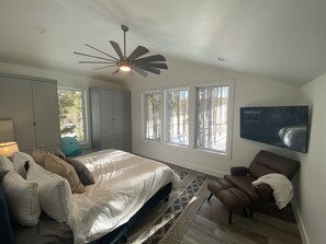 4 bedrooms, desk, iron/ironing board, free WiFi