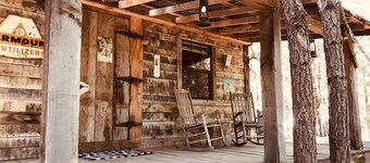 Cozy Cabin in the woods at Bluegill Lake Cabins