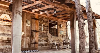 Cozy Cabin in the woods at Bluegill Lake Cabins