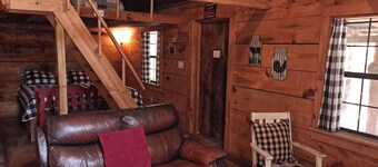 Cozy cabin in the woods at Bluegill Lake Cabins