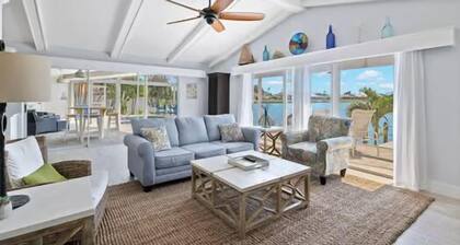 Villa Margarita - 4 Bedroom w/ Beautiful Lake View and Gulf Access!