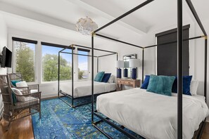 4 habitaciones, escritorio y tabla de planchar con plancha 