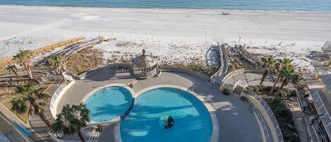 Innenpool, Außenpool