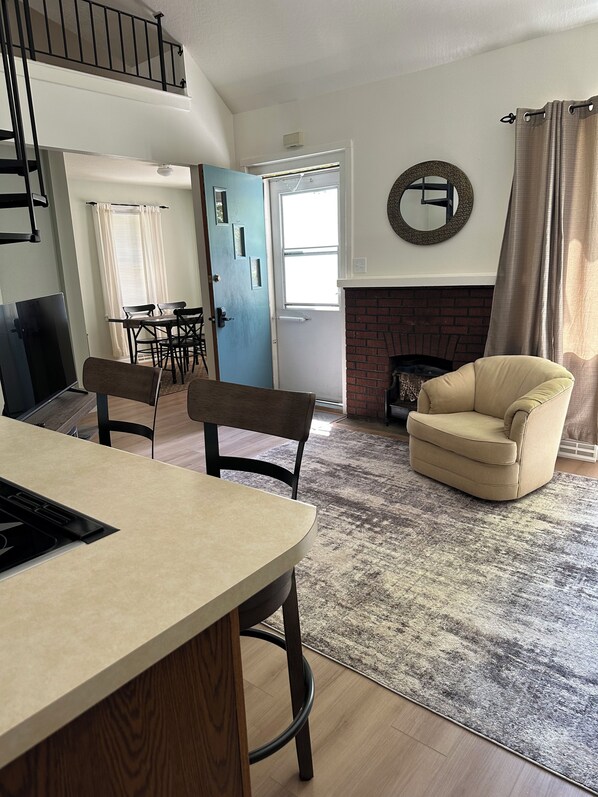 Dining - Relax, unwind and enjoy! (Cody)