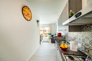 Kühlschrank, Ofen, Herdplatte, Geschirrspüler